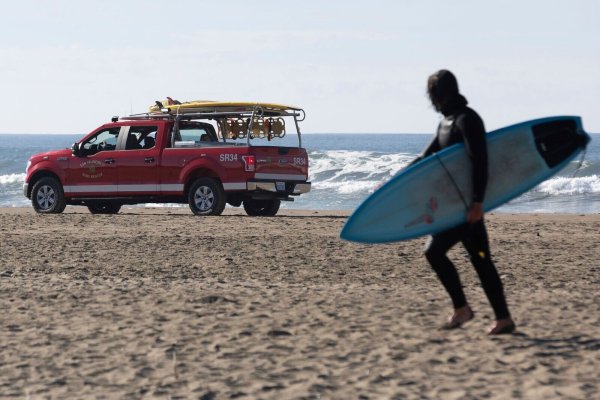 Wegen Tsunami-Gefahr wurden in Kalifornien Strände evakuiert. - © Benjamin Fanjoy/San Francisco Chronicle/AP/dpa
