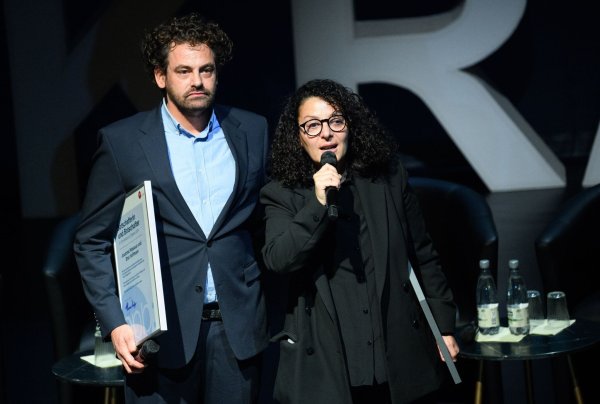 Shai Hoffmann und Jouanna Hassoun werben in deutschen Schulen für Verständigung zwischen Israel und Palästinensern (Archivbild). - © Bernd von Jutrczenka/dpa