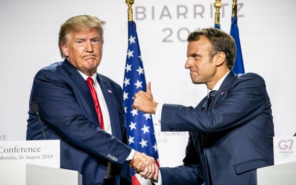 Donald Trump will seinen Besuch in Paris zur Notre-Dame-Wiedereröffnung auch für ein bilaterales Treffen mit Emmanuel Macron nutzen. (Archivbild) - © Michael Kappeler/dpa
