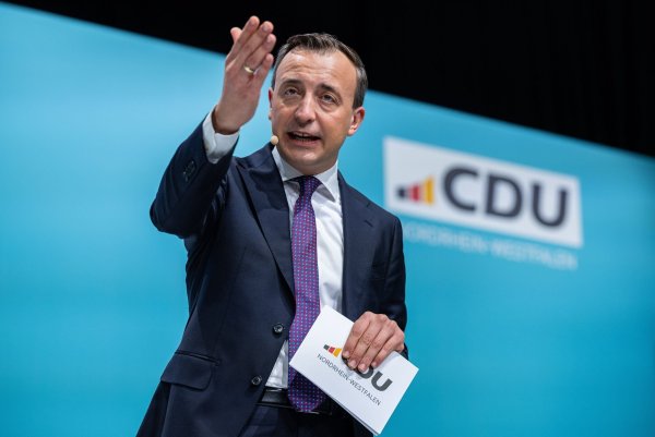 Paul Ziemiak ist Generalsekretär der CDU in NRW und überzeugt vom KI-Einsatz im Wahlkampf. (Archivfoto) - © Guido Kirchner/dpa