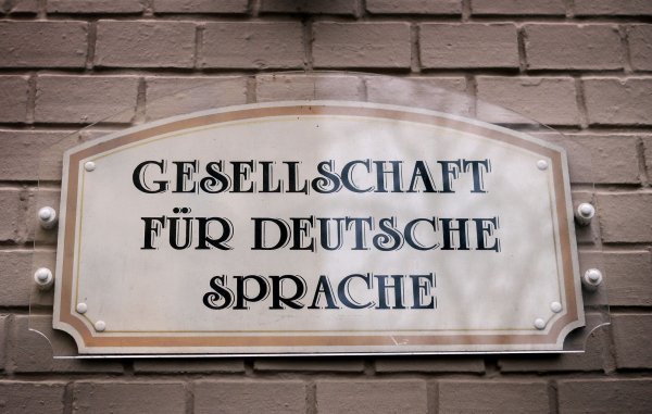 Die Gesellschaft für deutsche Sprache will mit ihrer Liste der «Wörter des Jahres» wieder den Nerv der Zeit treffen. (Symbolbild) - © picture alliance / Susann Prautsch/dpa