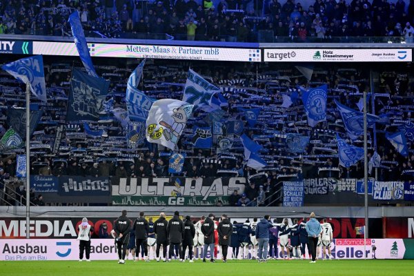 Schalke zeigte die bislang beste Saisonleistung beim Tabellenführer. - © David Inderlied/dpa