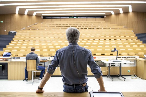 Studierende aus dem Ausland müssen an der ETH künftig dreimal so viel zahlen wie bisher. (Archivbild) - © Alexandra Wey/KEYSTONE/dpa