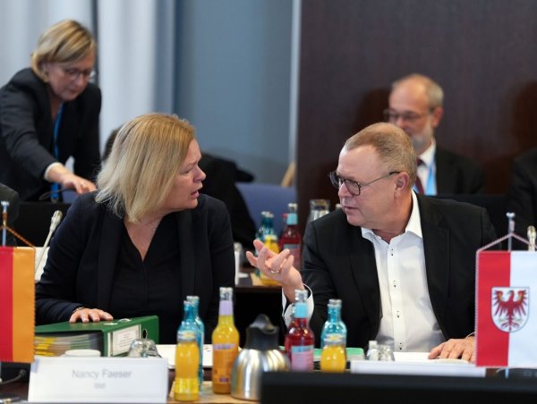In Fragen der Migrationspolitik konnten sich die SPD- und unionsgeführten Länder kaum aufeinander zubewegen. - © Soeren Stache/dpa