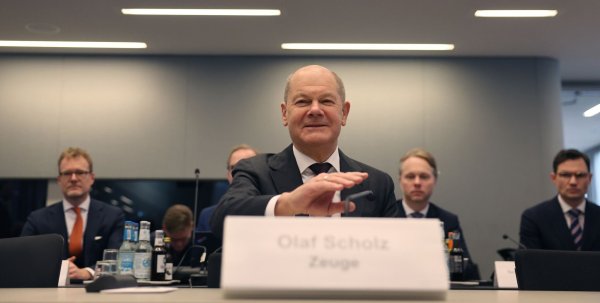 Steuerbetrug wie bei Cum-Ex und Cum-Cum «gehören konsequent aufgeklärt und verfolgt», sagte der Kanzler. - © Christian Charisius/dpa