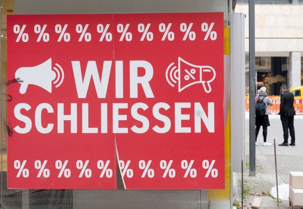 Keine guten Zeiten für Unternehmer: Immer mehr Firmen in Deutschland droht Experten zufolge wegen schwächelnder Konjunktur und steigender Kosten die Insolvenz. - © Bernd Weißbrod/dpa