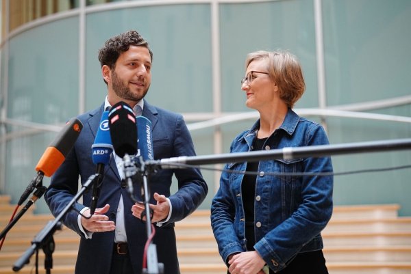 Die beiden Grünen-Politiker wollen Parteivorsitzende werden - © Kay Nietfeld/dpa
