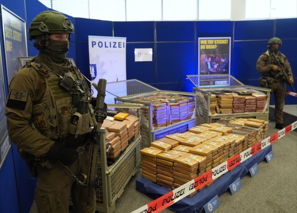 Der Innensenator spricht von einem «herausragenden Erfolg». - © Marcus Brandt/dpa