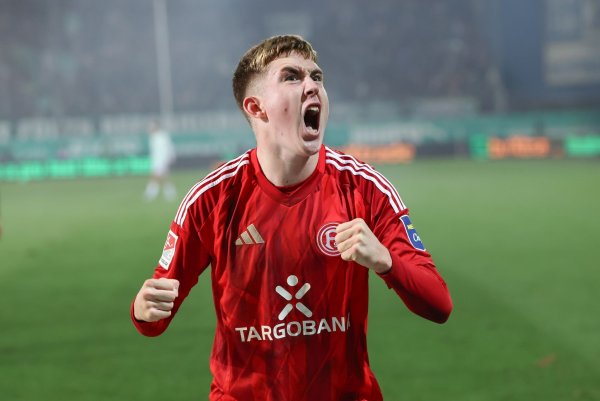 Der Matchwinner der Fortuna: Isak Johannesson. - © Daniel Löb/dpa