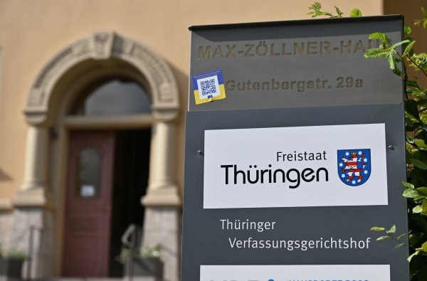 Thüringens Verfassungsgericht hat zu der Landtagskrise eine einstweilige - © Martin Schutt/dpa