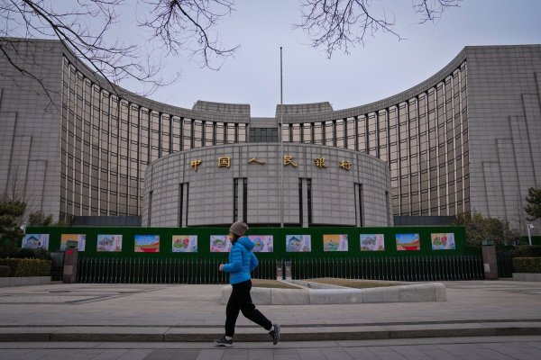 Die Zentralbank senkte den Satz für Pflichteinlagen, sodass Banken nun mehr Kredite ausgeben können. (Archivbild) - © Andy Wong/AP/dpa