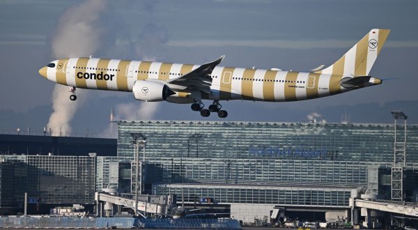 EU-Gericht weist Klage gegen Condor-Beihilfen ab (Archivbild). - © Arne Dedert/dpa