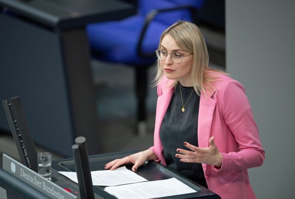 Natalie Pawlik (SPD) ist als Staatsministerin für Migration, Flüchtlinge, Integration und Antirassismus zuständig. (Archivfoto) - © Jonathan Penschek/dpa
