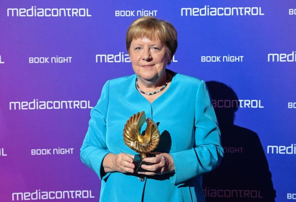Merkel mochte Blumendeko und Küche im Kanzleramt. - © Uli Deck/dpa