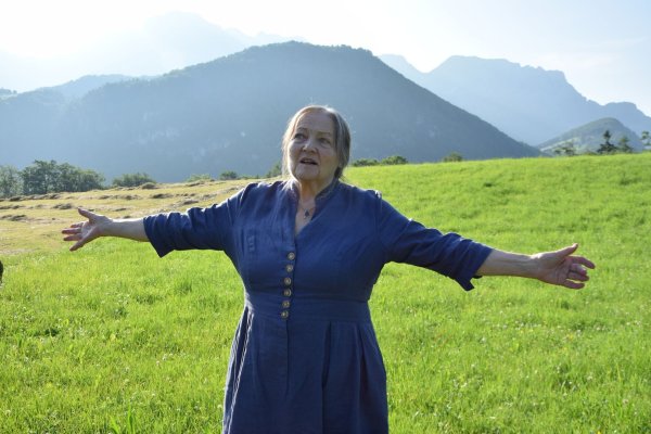 Schauspielerin Marianne Sägebrecht am Rande von Dreharbeiten zu der ARD-Vorabendserie «Watzmann ermittelt». - © Jörg Seewald/Agentur See4C/dpa