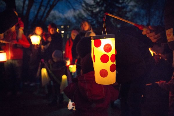 «Laterne, Laterne, Sonne, Mond und Sterne»: Dieses eingängige Kinderlied ist Gema-frei. - © Mascha Brichta/dpa-tmn