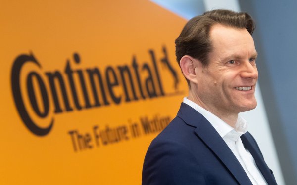Vertrag verlängert: Continental-Chef Nikolai Setzer soll Conti bis zum März 2029 führen. - © Julian Stratenschulte/dpa