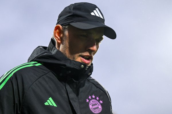 Münchens Cheftrainer Thomas Tuchel kommt ins Stadion. - © David Inderlied/dpa
