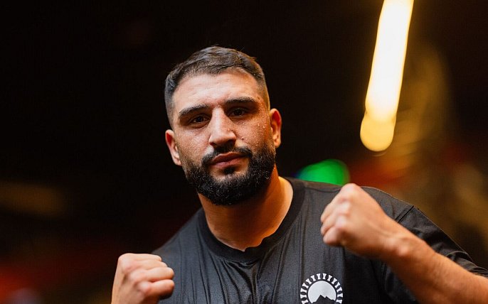 Bild zu Kabayel feiert K.o.-Sieg und verteidigt WM-Interimstitel