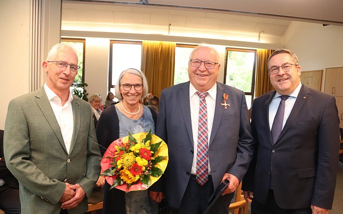 Bild zu Friedrich Westerheide aus Leopoldshöhe-Bechterdissen bekommt das Bundesverdienstkreuz