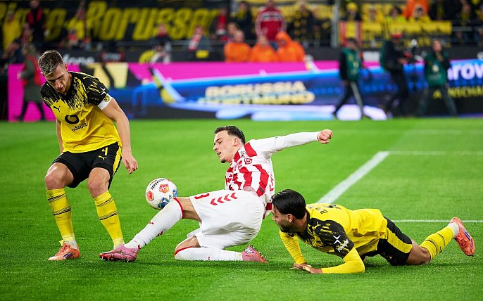 Bild zu Horrorverletzung überschattet späten BVB-Sieg gegen Köln