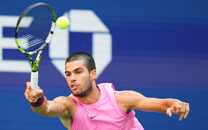 Bild zu Alcaraz erreicht mit Sieg über Djokovic US-Open-Endspiel