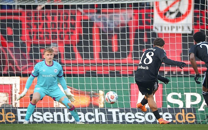 Bild zu Klose setzt Klettertour mit dem 1. FC Nürnberg fort