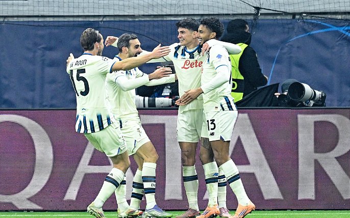 Bild zu Fußball-K.o. in sechs Minuten: Eintracht verliert 0:3