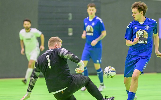 Bild zu Trikotpanne, Protest, Galerie-Tor: Viel Spektakel zum Start des LZ-Cups