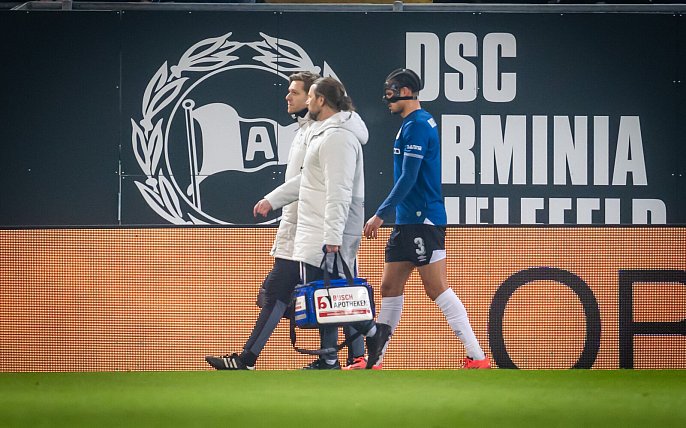 Bild zu So schwer ist die Felix-Verletzung: Was nun auf Arminia Bielefeld zukommt