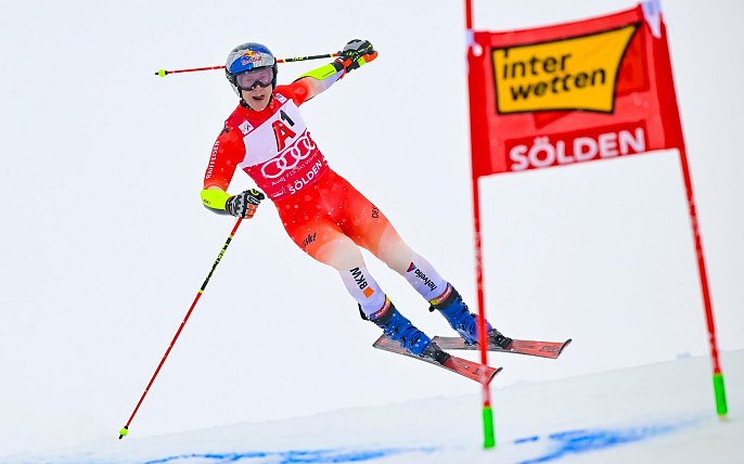 Bild zu Ski-Star Odermatt gewinnt turbulenten Saisonauftakt