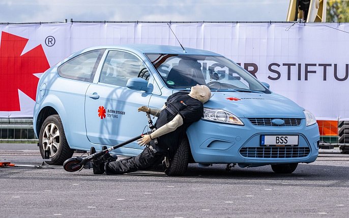 Bild zu Gefahr auf dem E-Scooter: Forscher fordert Altersgrenze