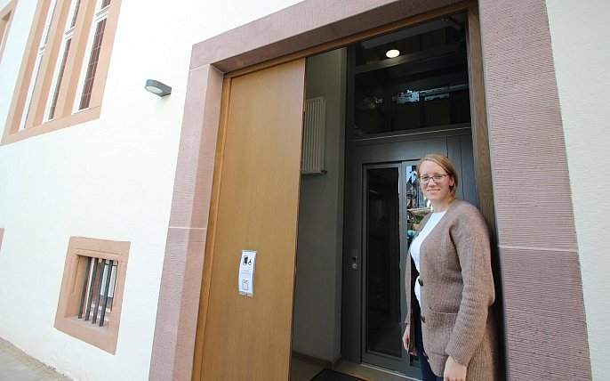 Bild zu Fahrstuhl ist fertig: Lemgoer Rathaus nach langem Umbau barrierefrei