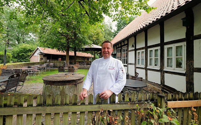 Bild zu Gastronomie in Bielefeld: Spitzenkoch fordert mehr Profis in den Küchen