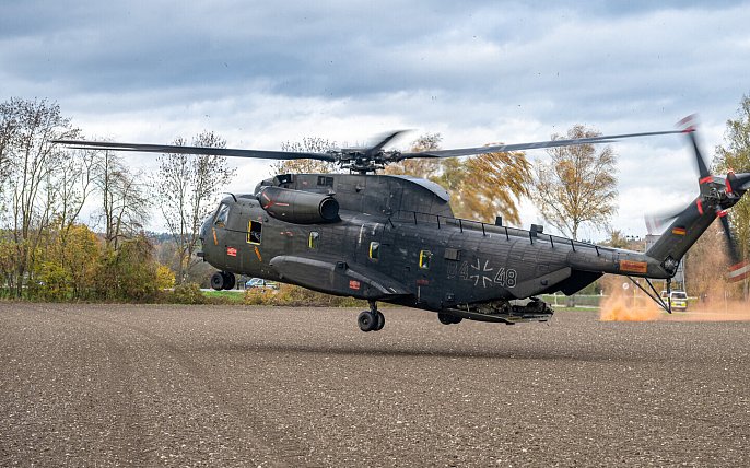 Bild zu Gefährlicher Vorfall im Kreis Lippe: Bundeswehr-Hubschrauber mit Laser geblendet