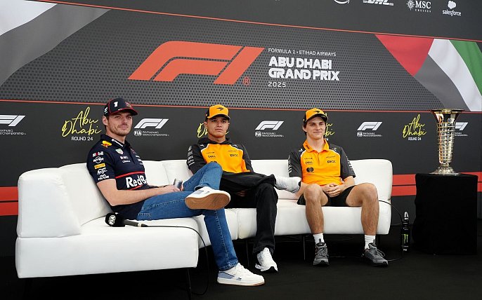 Bild zu Mit Blick auf WM-Trophäe: Verstappen reicht den Druck weiter