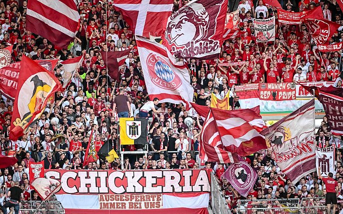 Bild zu FC Bayern empört über Umgang mit Fans - Dreesen: «Schikane»