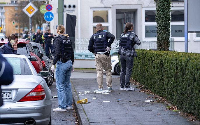 Bild zu Sch&uuml;sse auf offener Stra&szlig;e in OWL: &bdquo;M&uuml;ssen uns an solche Szenen gew&ouml;hnen&ldquo;