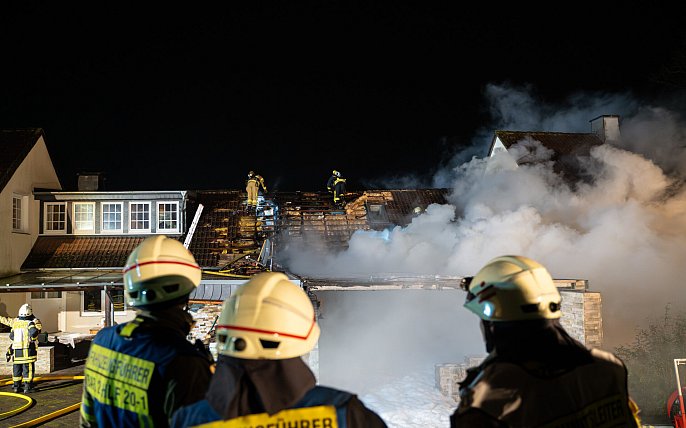 Bild zu Ein Jahr nach Hausbrand in Barntrup: 40-Jähriger sitzt wegen versuchten Mordes in U-Haft