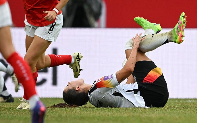 Bild zu Die Crux mit dem Kreuzband bei Fußballerinnen: Angst wächst
