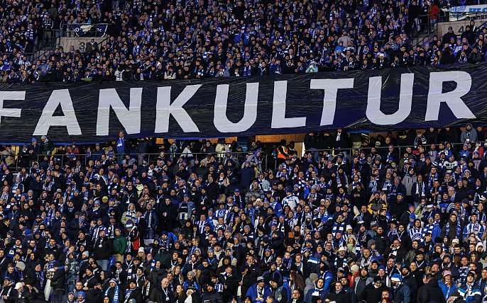 Bild zu Proteste, Plakate, Pyro: Feurige Debatte um die Fan-Kultur