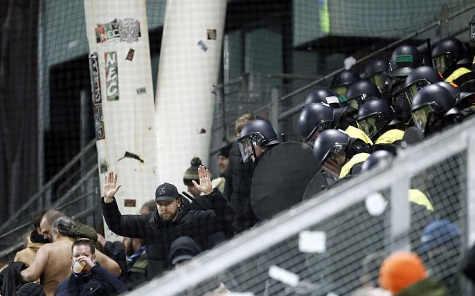 Bild zu Nach Fan-Ausschluss: KRC Genk erhebt Vorw&uuml;rfe gegen Polizei