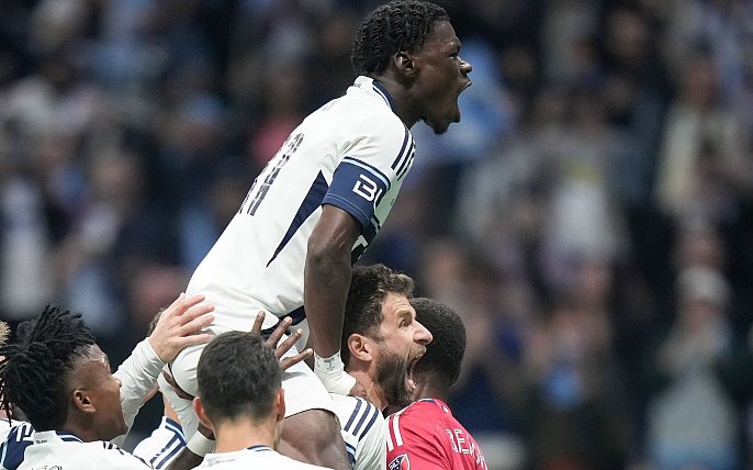Bild zu Müller trifft wieder: Vancouver gewinnt Playoff-Auftakt