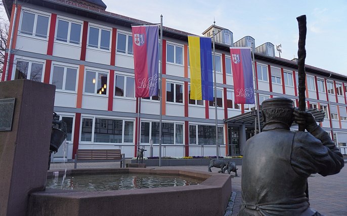 Bild zu Deutliche Warnhinweise: Die Stadt L&uuml;gde zehrt die Reserven auf