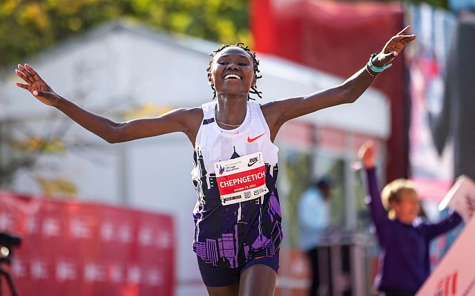 Bild zu Marathon-Weltrekordlerin Chepngetich für drei Jahre gesperrt