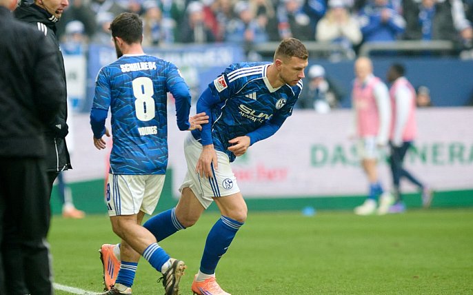 Bild zu Dzeko trifft bei Schalke-Deb&uuml;t: 2:2 gegen Kaiserslautern