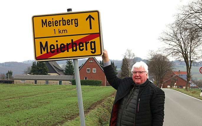 Bild zu Meierberg: Hoch im Weserbergland h&auml;lt man zusammen