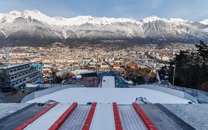 Bild zu Zusage f&uuml;r Innsbruck-Flutlicht: Tournee f&uuml;r Frauen ganz nah