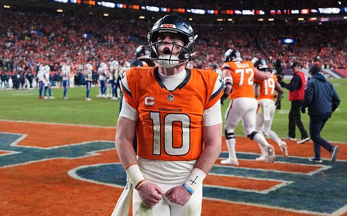 Bild zu Broncos bezwingen Bills in Krimi und verlieren Quarterback
