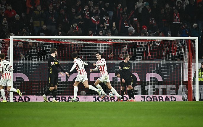 Bild zu Nach Eigentor: Matanovic f&uuml;hrt Freiburg zum Sieg gegen K&ouml;ln